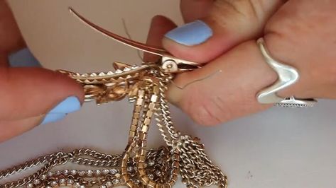 This is a guide to making DIY hair jewelry. Learn how to make hair chain jewelry out of old necklaces and clips with this simple step-by-step tutorial. Hair Chain Jewelry Diy, Hair Chains Diy, Diy Hair Jewelry, Hair Chain Jewelry, Diy Wedding Hair, Hair Chain, Hair Chains, Dress Alterations, Make Hair