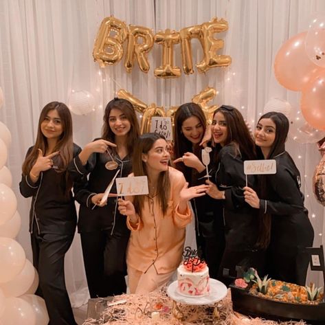 Minal Khan Wedding, Bachelorette Party Ideas Girl Night, Saboor Ali, Bride To Be Decorations, Bridal Shower Photography, Bachelorette Party Photo, حفل توديع العزوبية, Kinza Hashmi, Minal Khan