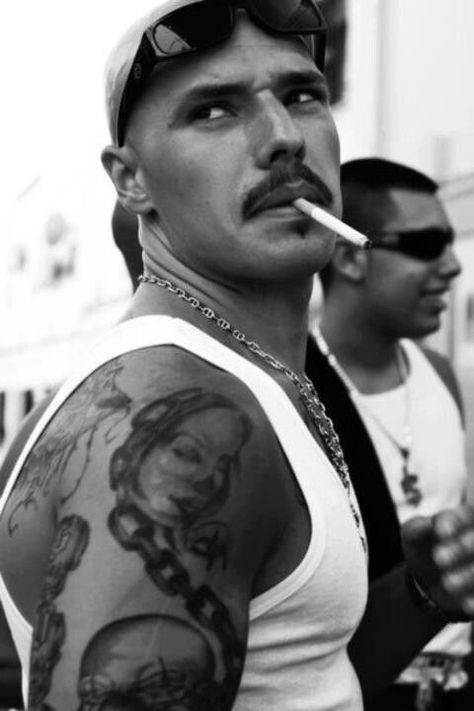 CHOLOS N' CHOLAS Chicano Love, Chola Style, Estilo Cholo, Gang Culture, Cholo Style, Arte Cholo, Chicana Style, Cholo Art, Brown Pride