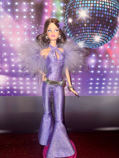 Barbie 70s Fashion, Disco Barbie Costume, Disco Barbie Outfit, Barbie Disco Party, Disco Aesthetic Outfit, Disco Barbie, 70s Barbie, Ar Card, Barbie Bday