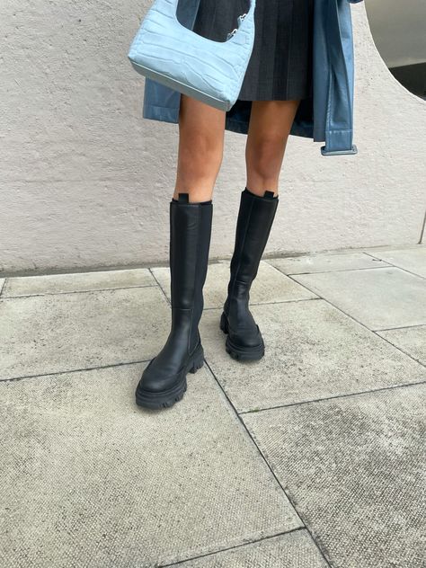 Ganni Chelsea Boots Outfit, Ganni Boots Outfit, Ganni Boots, Tall Boots Outfit, Chelsea Boots Outfit, Chelsea Boot Women, Autumn Outfits, Boots Outfit, Tall Boots