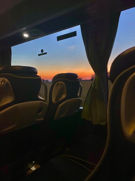 Aesthetic bus🌞, good vibes Friends On Bus Aesthetic, Bus Field Trip Aesthetic, School Field Trip Bus Aesthetic, Aesthetic School Trip Photos, Traveling By Bus Aesthetic, Bus Traveling Aesthetic, Bus Tour Aesthetic, School Bus Travel Aesthetic, Coach Trip Aesthetic