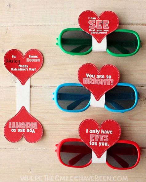 Fun sunglasses Valentine DIY idea for kids to give their friends. Non food Valentine's ideas Sunglasses Printable, Sunglasses Valentine, Valentines Day Cards Diy, Cadeau St Valentin, Monster Valentines, Printable Valentines Cards, Valentines Printables Free, Valentines Ideas, Valentines Greetings