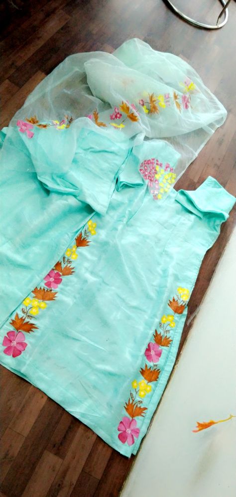 Suit Painting Designs Punjabi, Suit Painting Designs, Suit Painting, Painted Suits, Dresses Pattern, Designer Anarkali Dresses, Anarkali Dresses, Painted Clothing, Fabric Painting On Clothes