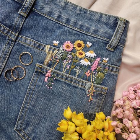 Flower Embroidery KIT for Women Jeans - Etsy Embroidery Jeans Pocket, Creative Embroidery Ideas, Flower Embroidery Jeans, Y2k Embroidery, Jean Embroidery, Embroidery Jeans Diy, Jeans Embroidery, Embroider Ideas, Clothing Embroidery