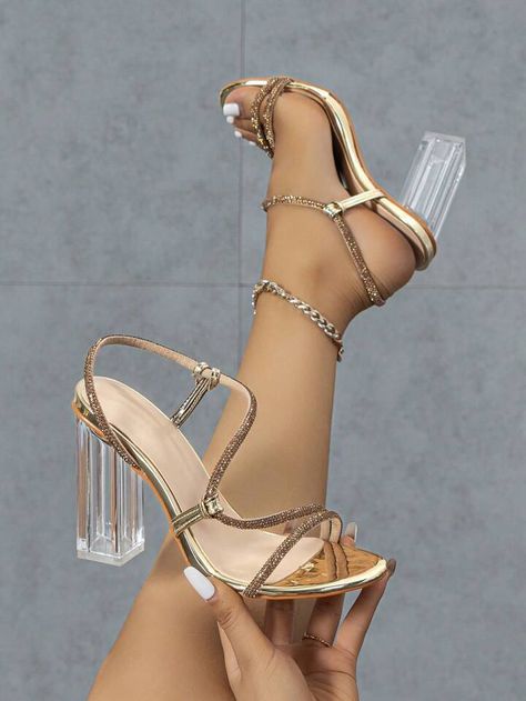 Gold Heels Aesthetic, Gold Heels Wedding, Elegant Shoes Heels, Shoes Heels Prom, Fancy High Heels, Gold Wedding Shoes, Cute High Heels, Pretty Sandals, Cute Shoes Heels