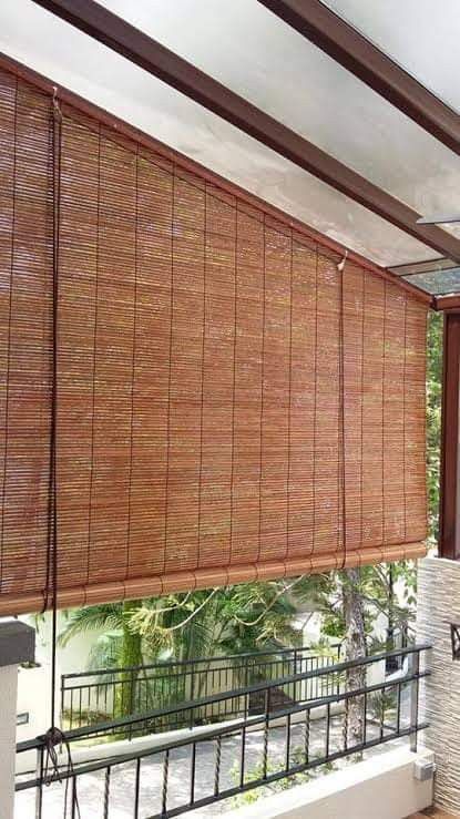 Bamboo Curtains Balcony, Outdoor Bamboo Blinds, Wicker Blinds, Balcony Curtain Ideas, Blinds For Balcony, Pergola Blinds, Outdoor Bamboo Curtains, Patio Curtain Ideas, Porch Blinds