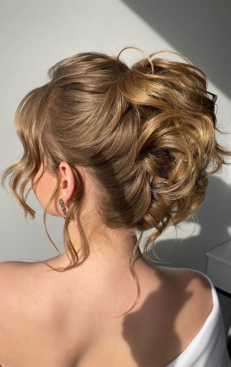 updo hairstyle, classic wedding hairstyles, messy bun updo, updo wedding hairstyle, bridal updo, bridal hairstyles, wedding day hairstyles Victorian Bun Hairstyles, 90s Bun Updo, 20s Updo Hairstyles, Quince Hair Bun, Old Hollywood Hair Updo, Messy Bun Bridal, Vintage Updo Hairstyles, Hair Updo Styles, Ethereal Hair