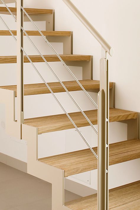 Scala a rampe con doppia struttura portante laterale | Zichichi Studio Mezzanine, Stair Renovation, Railing Designs, Stairs Design Interior, House Staircase, Stair Handrail, Railing Design, Stairs Design, Electronics Projects