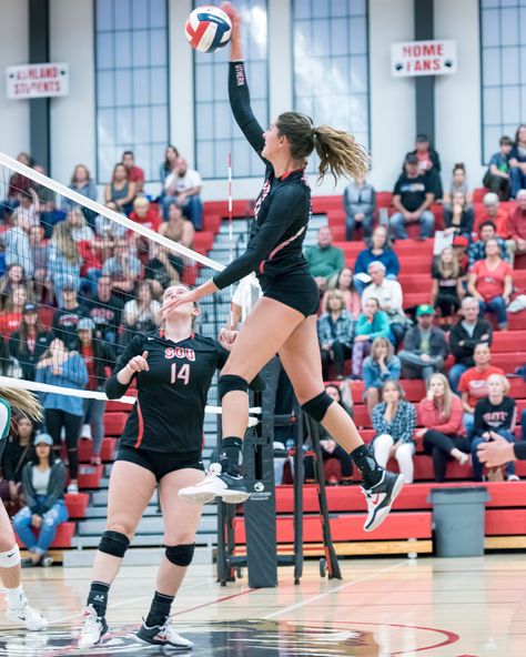 How To Spike in Volleyball: Make the middle of the opposing team's court the place where you practice putting hundreds of roll shots and off speed shots in practice. (Al Case) Volleyball Hitter, Spike Volleyball, Volleyball Serve, Volleyball Team Pictures, Volleyball Positions, Youth Volleyball, Sports Photoshoot, Volleyball Photography, Volleyball Senior Pictures