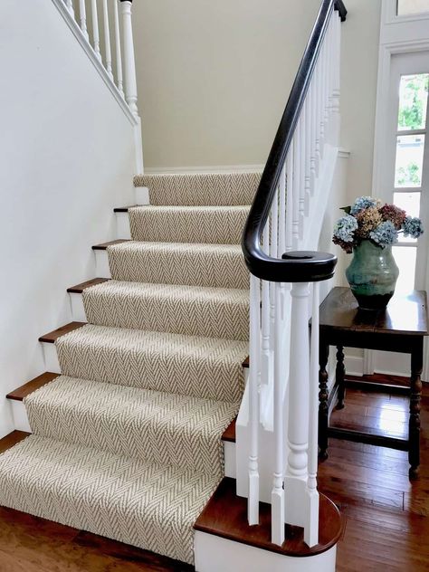 Tuftex carpet runner on stairs...previously the wall to wall that is upstairs. Steps to Create a Fresh Classic Living Room Round Carpet Living Room, Carpet Staircase, Hallway Carpet Runners, Carpet Ideas, Carpet Trends, Buying Carpet, White Carpet, Classic Living Room, Living Room And Dining Room