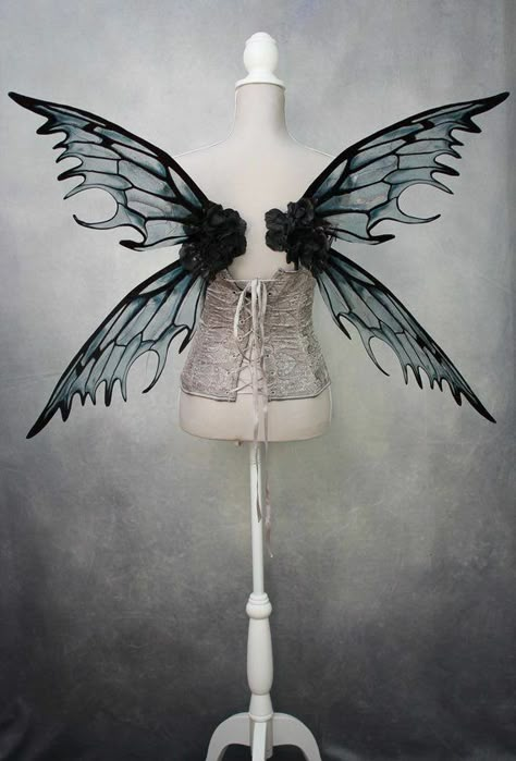 Black Fairy Wings, Dark Fairy Costume, Fairy Wings Costume, Evil Fairy, Diy Wings, Fairy Cosplay, Rose Fairy, Fairy Outfit, Fairy Crown