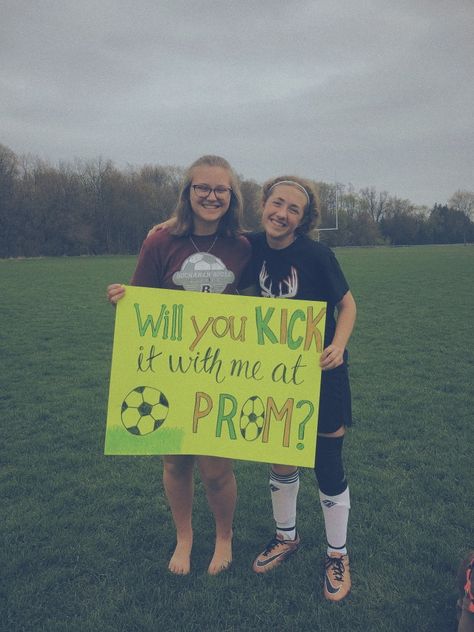 Promposal Ideas For Girlfriend Soccer, Prom Posals Ideas Soccer, Promposal Ideas For Him Soccer, Soccer Promposal Ideas, Soccer Hoco Signs, Soccer Promposal For Him, Soccer Promposals, Promposal Ideas For Him, Soccer Hoco Proposals Ideas