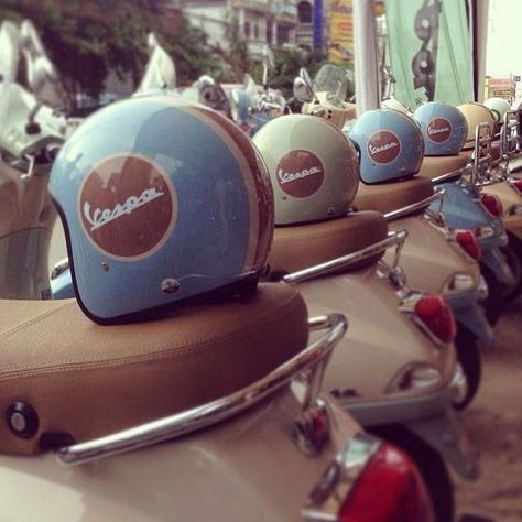 Lexus Jeep, Vespa Helmet, Piaggio Scooter, Biker Motorcycles, Vespa Bike, Vespa Ape, Black Bmw, Vespa Lx, Italian Scooter