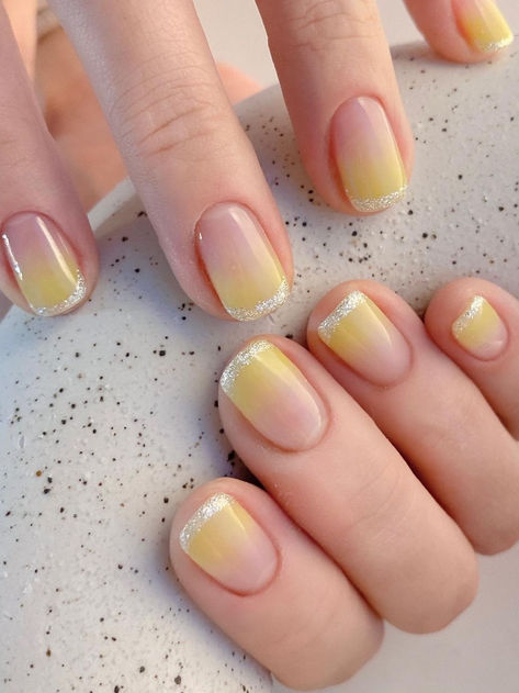 ombre nails: yellow short nails with silver French tips Best Ombre Nails, Ombre Nail Colors, Ombre Manicure, Ombre Nail, Korean Nails, Ombre Nail Designs, Gradient Nails, Beautiful Nail Designs, Yellow Nails