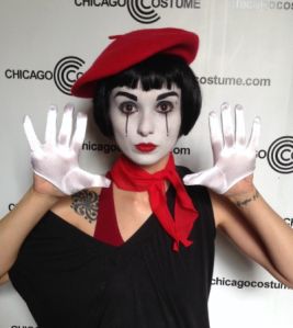 Women Clowns | Not quite as creepy as clowns, mimes are a great and easy costume! The ... Halloween Mime Costume, Mime Aesthetic Fashion, Mime Costume Women, Ortho Meals, Mime Outfit, Pierrot Kostüm, French Mime, Mime Face, Mime Costume