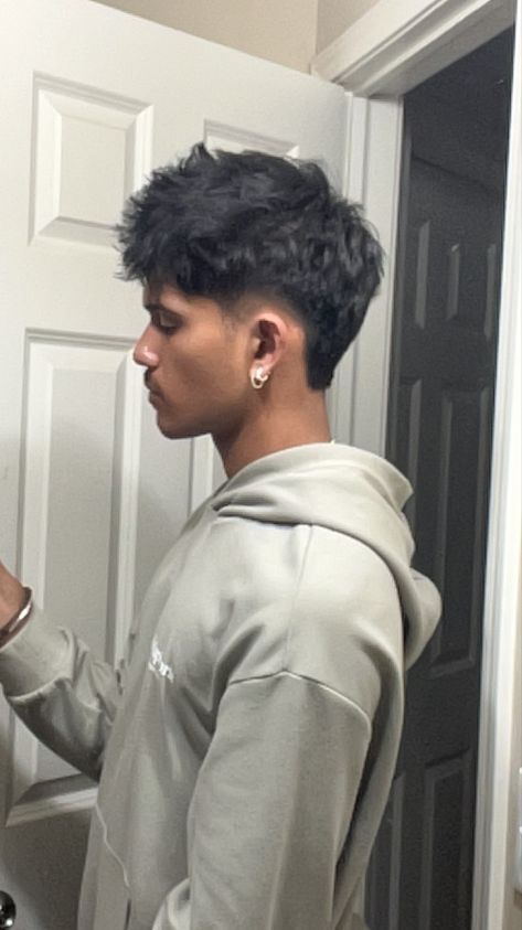 Taper Mullet Straight Hair, Indian Boy Haircut, Mid Taper Blowout, Boy Hairstyles Straight Hair, Volume Hair Men, Simple Short Haircut, Indian Haircut, Blowout Taper Fade, Indian Hairstyles Men