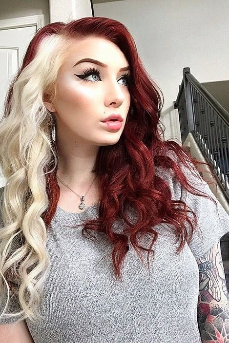 White Streak In Hair, Split Dyed Hair, Red Blonde Hair, Professional Hair Color, Hair Color Streaks, Hair Aesthetic, Penteado Cabelo Curto, Hair Dye Colors, Hair Inspiration Color