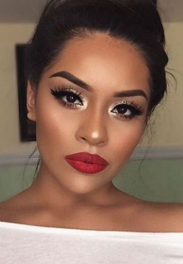 The 10 Best Wedding Makeup Looks We Can't Get Over Eye Makeup Red Dress, New Year's Makeup, Red Lipstick Makeup, New Years Eve Makeup, Red Lip Makeup, Wedding Makeup Looks, Braut Make-up, Trendy Makeup, Christmas Makeup