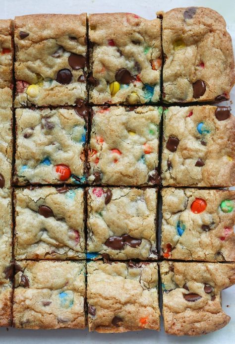 M&m Bars Recipe, M M Cookie Bars, Oreo Icebox Cake, Apple Fritter Cake, Bars Cookies, Cookies And Cups, Lunchbox Treats, Chocolate Chip Bars, Gooey Cookies