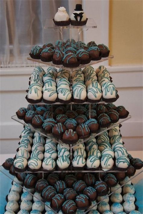 Different colors, but love the display Wedding Cake Balls Display, Cake Ball Display Ideas, Cake Pop Wedding Display, Cake Pop Display Ideas, Reception Treats, Wedding Cake Balls, Wedding Cake Pops Favors, Dessert Display Wedding, Cake Pop Displays