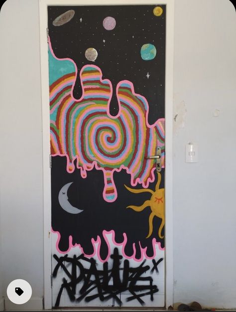 Cool Bedroom Door Ideas, Painted Door Ideas Bedrooms, Trippy Door Painting, Cool Door Painting Ideas Bedroom, Door Art Bedroom Aesthetic, Trippy Wall Paintings Bedroom, Drawing On Doors Ideas, Door Painting Ideas Creative, Door Art Ideas