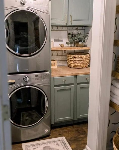 Laundry Room Ideas Painting, Laundry Room Ideas Stacked Washer Dryer Cat Litter, Laundry Rooms With Stacked Washer Dryer, Laundry Room With Stacked Washer Dryer, Laundry Room Design Stacked Washer Dryer, Stacked Laundry Closet, Laundry Room Closet Ideas, Room Closet Ideas, Washer Dryer Laundry Room