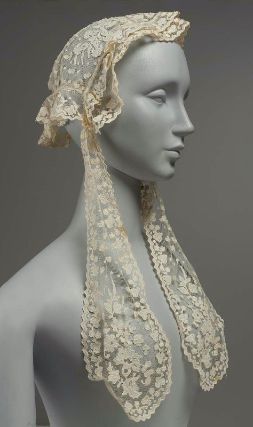 c. 1860 Irish (Carrickmacross), lace cap of linen net, linen insertion and cotton embroidery. Hats Ideas, Museum Of Fine Arts Boston, Linens And Lace, Lace Caps, Antique Clothing, Stil Inspiration, Irish Lace, Historical Costume, Antique Lace