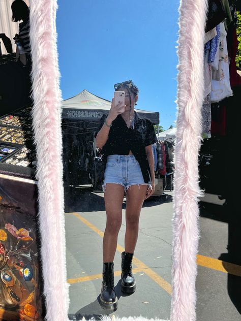 How To Style Platform Doc Martens, Jadon Docs Outfit, Summer Doc Martin Outfits, Combat Boots In Summer Outfits, Platform Boots And Shorts Outfit, Festival Outfits Doc Martens, Doc Martens Jadon Outfit Summer, Doc Jadon Outfit, Style Doc Martens Summer