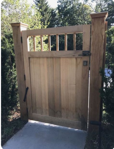 Bungalow Facade, Wooden Side Gates, Side Yard Gate, Arbor Gate, Wooden Gate Designs, Wooden Garden Gate, Backyard Gates, Side Gate, Garden Screens