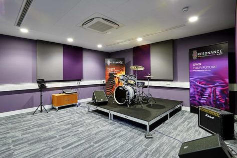 Overbury x Resonance Music School >>> Three fully-equipped recording and production studios are backed by eight rehearsal rooms and 18 small practice rooms/meeting spaces. We designed a variety of solutions to ensure complete acoustic isolation in these areas. #fitout #music #college #recording #studio #rehearsal Band Studio, Music College, Flexible Workspace, Sarah Mitchell, Andrew Wood, Rehearsal Studios, Music Academy, Rehearsal Room, Music Practice