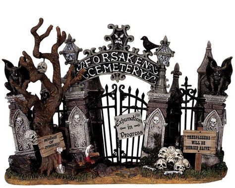 Cemetery Gate Haunted House Diy, Tv Set Design, Halloween Graveyard, Christmas Shadow Boxes, Spooky Town, Manualidades Halloween, Haunted Dolls, Halloween Village, Halloween Scene