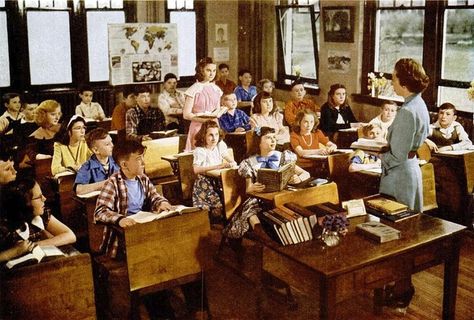 I've always loved classic wooden desks like this. #vintage #1940s #classroom #school #teacher #students 1940s Classroom, Old School Classroom, Nostalgia School, Old Fashioned School, Schema Therapy, Wooden Desks, Vintage Classroom, Old School Desks, Childhood Images