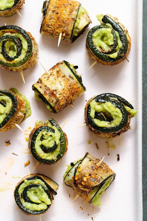 These Zucchini Rolls are made with spicy roasted zucchini slices filled with creamy guacamole. You can serve these as an appetizer or a side. If you don't like guacamole, you can fill them with creamy goat cheese or any other spread or dip you enjoy! The zucchini can be substituted with thinly sliced cucumber too for a no-bake healthy snack. Zucchini Snacks, Baked Cucumber, Zucchini Appetizers, Filled Zucchini, Cucumber Avocado Rolls, Zucchini Roll Ups, Zucchini Roasted, Zucchini Roll, Zucchini Appetizer