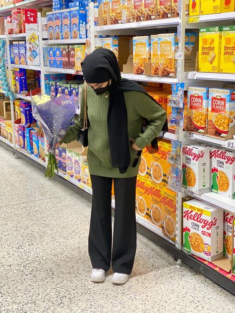 Hijabi outfits Cute Aesthetic Hijabi Outfits, Hijabi Fashion Inspo Outfits, Aesthetic Outfits For Hijabis, Aesthetic Modest Hijabi Outfits, Hijab Basketball Outfit, Modest Baddie Aesthetic Outfits, Hijabi Everyday Outfits, Aesthetic Hijabi Outfits Casual, Street Wear Hijab Outfit