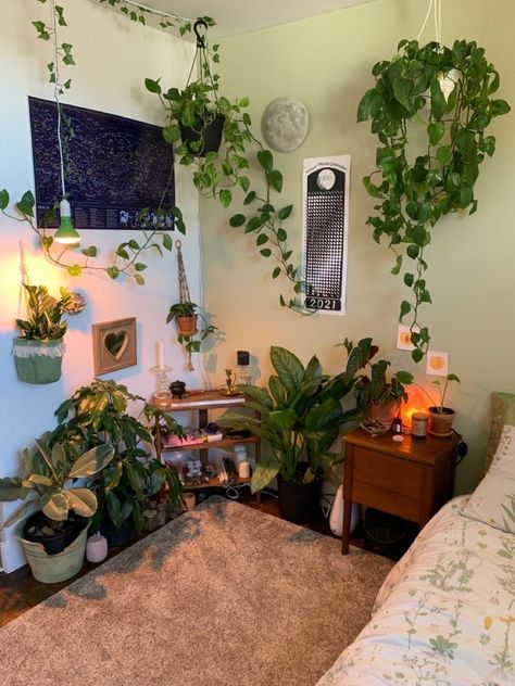 Chambre Inspo, Redecorate Bedroom, Cozy Room Decor, Pretty Room, Aesthetic Rooms, Dreamy Room, Room With Plants, Dream Room Inspiration, Room Makeover Bedroom