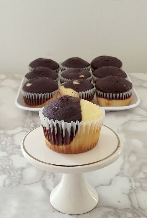 Marble Cupcake Recipe Easy, Marble Cupcakes, Homemade Cupcake Recipes, Lemon Cupcake Recipe, Cupcake Recipes From Scratch, Cake Receipe, Crumb Recipe, Marble Cake Recipes, Chocolate Lasagna