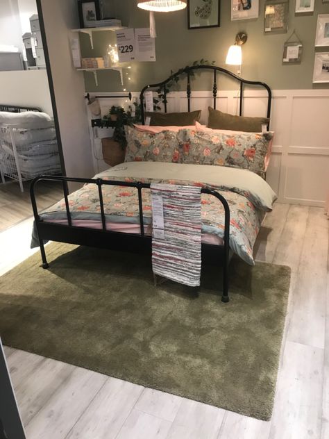 Room Ideas Aesthetic Metal Bed, Metal Bed Frame Aesthetic, Sagstua Bed Ideas, Metal Bedframe Aesthetic, Ikea Sagstua Bed, Ikea Metal Bed Frame, Ikea Metal Bed, Retro Aesthetic Room, Ikea Bed