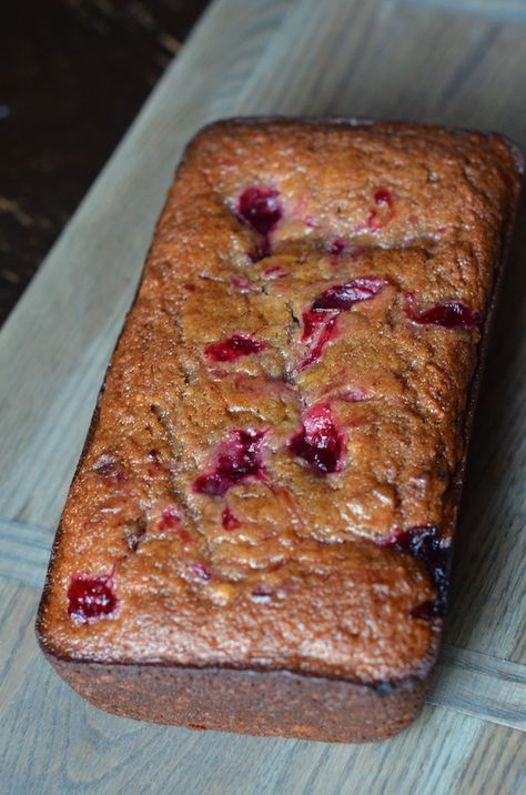 cranberry sauce bread Cranberry Sauce Bread, Cranberry Sauce Muffins, Cranberry Bread Recipes, Cookies Coconut, Easy Cranberry Sauce, Plating Food, Presentation Food, Jellied Cranberry Sauce, Canned Cranberry Sauce