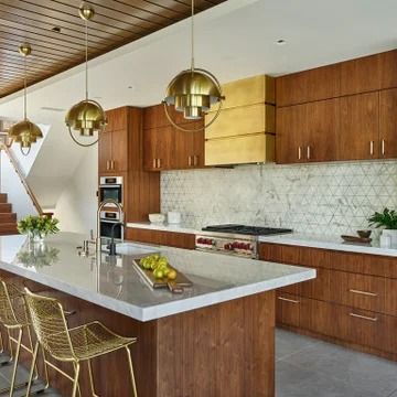 75 Mid-Century Modern Kitchen Ideas You'll Love - January, 2024 | Houzz Mid Century Glam Kitchen, Mid Century Modern Countertops, Mid Century Modern Walnut Kitchen, Midcentury Kitchen Remodel, Mid Century Modern Kitchen Renovation, Mid Century Modern Kitchen Cabinets, 1960s Kitchen Remodel, Midcentury Kitchen, Glam Kitchen