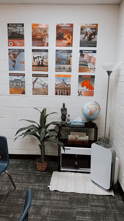 Secondary History Classroom Decor, Mens Classroom Ideas, Cute History Classroom Ideas, Cool Classroom Ideas Highschool, Classroom History Decorations, Male History Teacher Classroom, Male Teacher Classroom Ideas, Royal Classroom Theme, Classroom Themes High School History