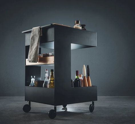 next125 trolley brings multifunctional mobility beyond the kitchen Maximize Kitchen Space, Serving Trolley, German Kitchen, Kitchen Manufacturers, Connected Home, Mobile Bar, Kitchen Units, German Design, Luxury Kitchens