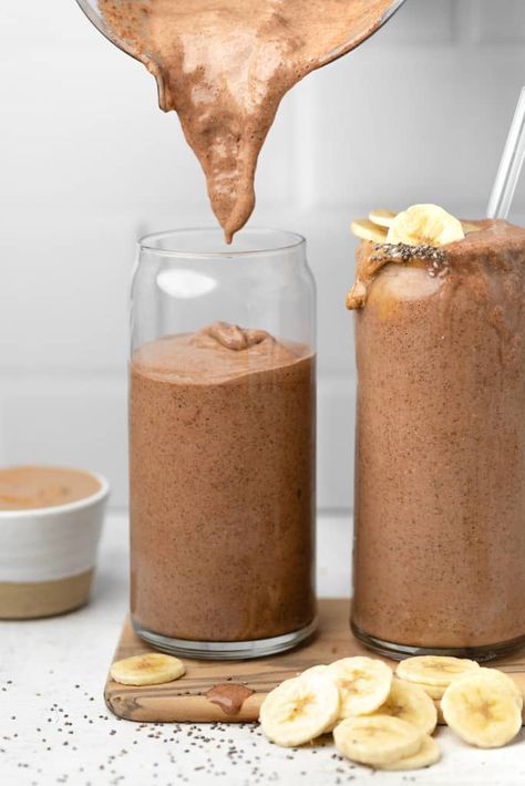 Coffee Smoothie Healthy, Coffee Banana Smoothie, Healthy Protein Smoothies, Coffee Protein Smoothie, Coffee Smoothie Recipes, Banana Protein Smoothie, Banana Splits, Banana Drinks, Protein Smoothie Recipes