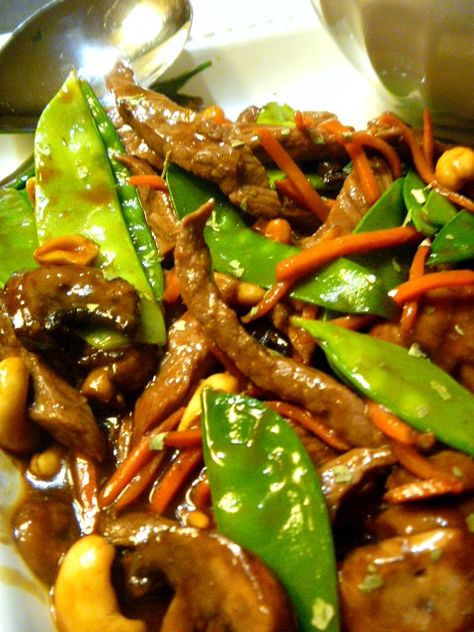 Chicken And Snow Pea Stir Fry, Carrot Stir Fry, Snow Peas Recipe, Beef Stir Fry Recipes, Asian Stir Fry, Asian Beef, Mapo Tofu, One Skillet, Easy Chinese Recipes