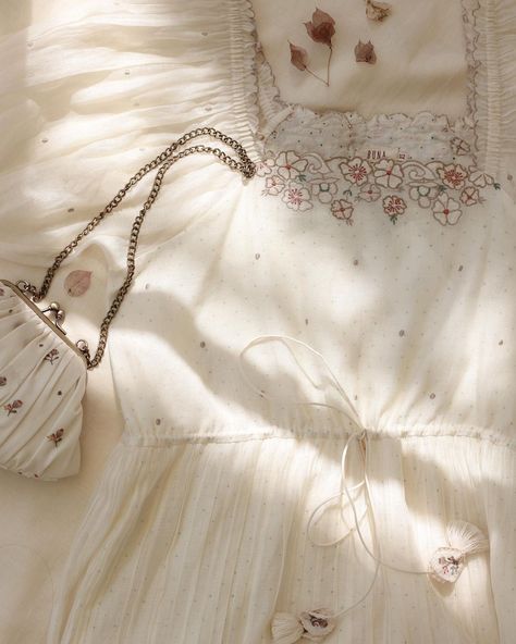 Mal Outfits, Cottage Clothing, Floral Cutwork, Designer Dresses Elegant, Exhibition Ideas, Casual Frocks, Cutwork Embroidery, Baby Dress Design, Elegant Embroidery