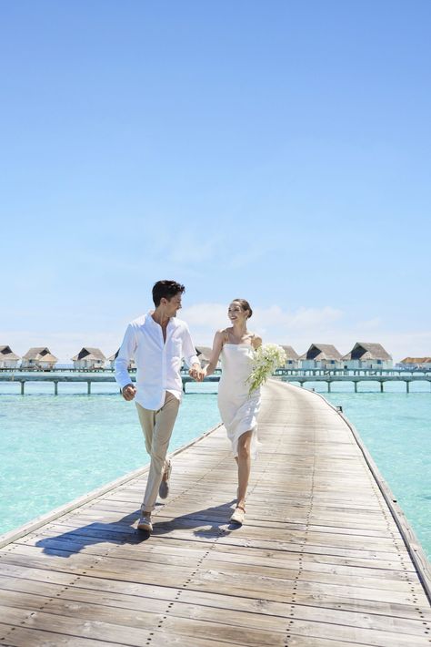 Maldives Wedding, Underwater Wedding, Best Destination Wedding Locations, Bora Bora Honeymoon, Small Beach Weddings, Honeymoon Photography, Simple Beach Wedding, Maldives Honeymoon, Maldives Beach