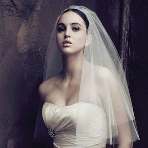 Short Two Layer 75Cm Veiling Combe Wedding Veils | Bridelily — Bridelily.com #bridelily#weddingaccessories#wedding Shoulder Length Veil, Party Veil, Bridal Veils And Headpieces, Bride Veil, Chapel Veil, Wedding Bridal Veils, Tulle Veils, Women Bride, Wedding Hairstyles With Veil