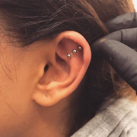 Ušný Piercing, Outer Conch, Underground Tattoo, Piercing Eyebrow, Ear Peircings, Conch Piercings, Cool Ear Piercings, Pretty Ear Piercings, Piercing Septum