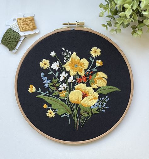 Large Embroidery Hoop Ideas, Embroidery Hoop Ideas, Embroidery Hacks, Large Embroidery Hoop, Large Embroidery, Hand Embroidery Projects, Hand Embroidery Design Patterns, Hand Embroidery Design, Embroidery Craft