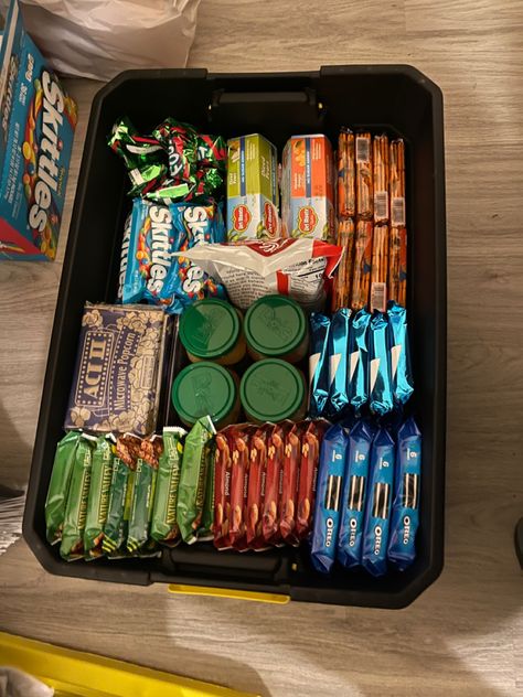 Snack Box Ideas For Room, Snack Stash Ideas, Snack Bin Ideas For Room, Locker Food Stash, Snack Rack Aesthetic, Snacks To Keep In Your Locker, Snack Basket For Room, Snack Cart For Room Aesthetic, Snack Box For Car